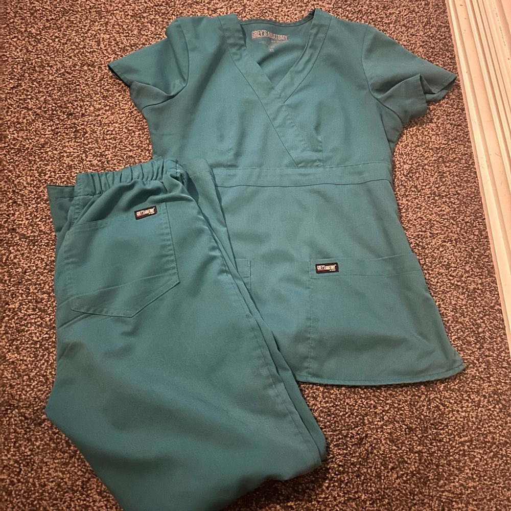 Greys Anatomy by Barco scrubs. Teal color. Size XS top & XS petite bottom.